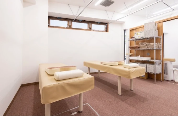 alt="昭島市で交通事故治療に強いまろん整骨院の施術スペース