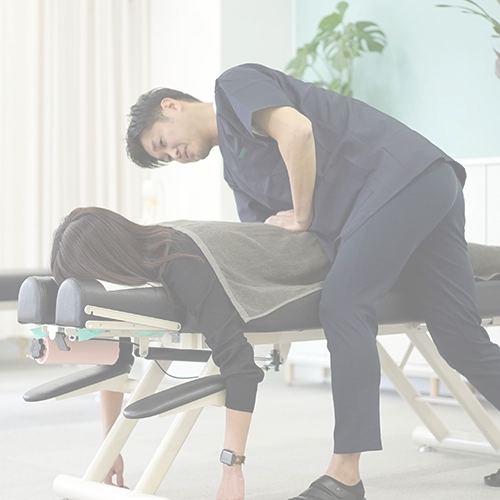 拝島メディカル接骨院の施術風景