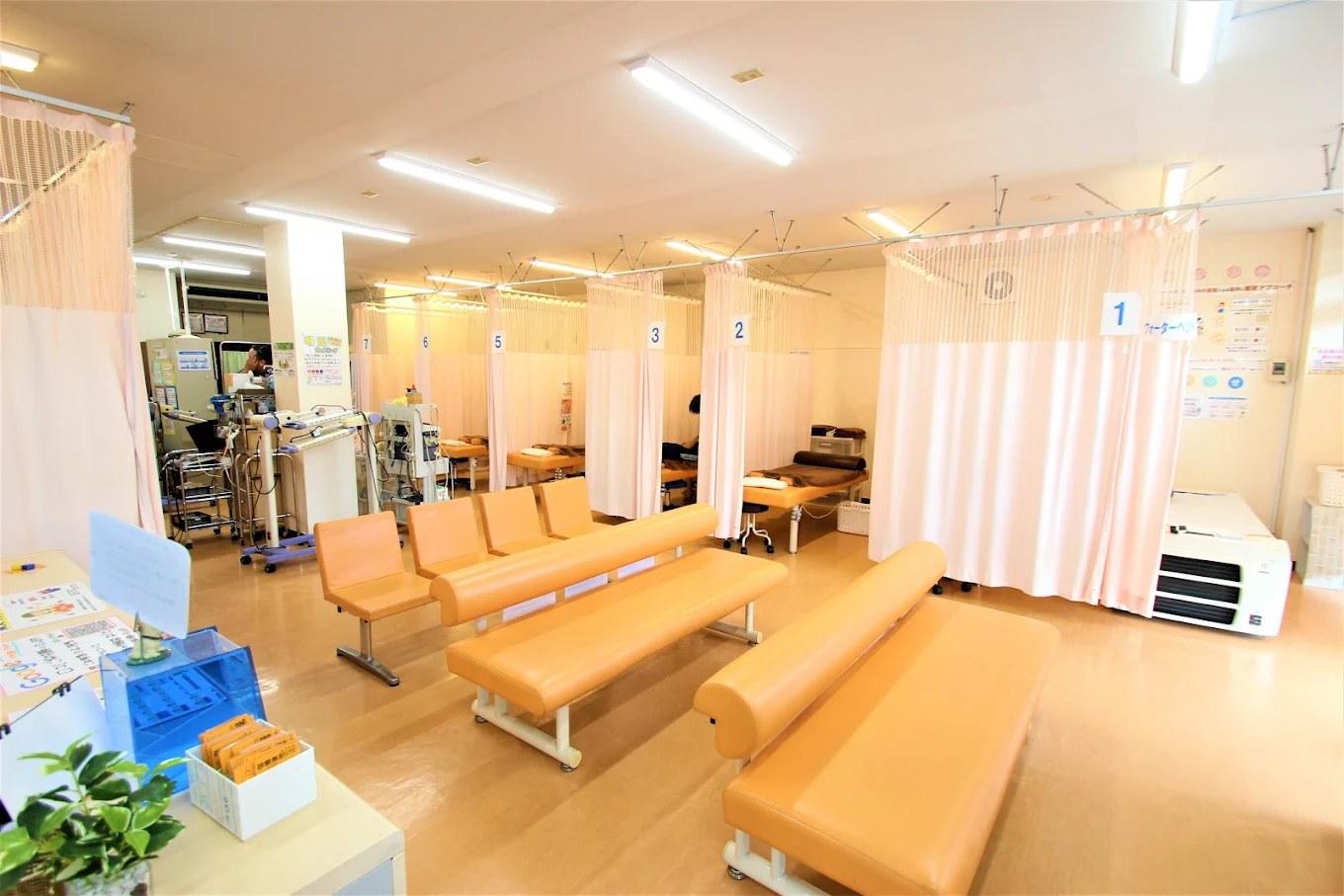 alt="埼玉で交通事故に強いはっとりはりきゅう接骨院の施術スペース