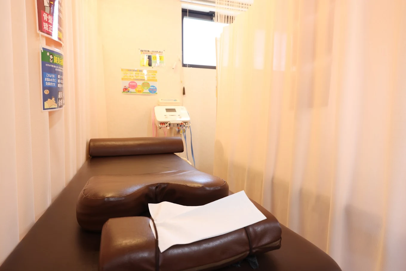 alt="埼玉で交通事故に強いはっとりはりきゅう接骨院の施術スペース