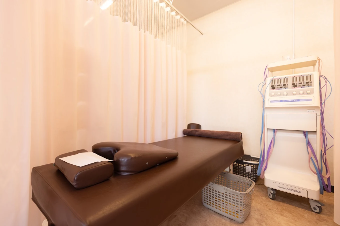 alt="埼玉で交通事故に強いはっとりはりきゅう接骨院の施術スペース