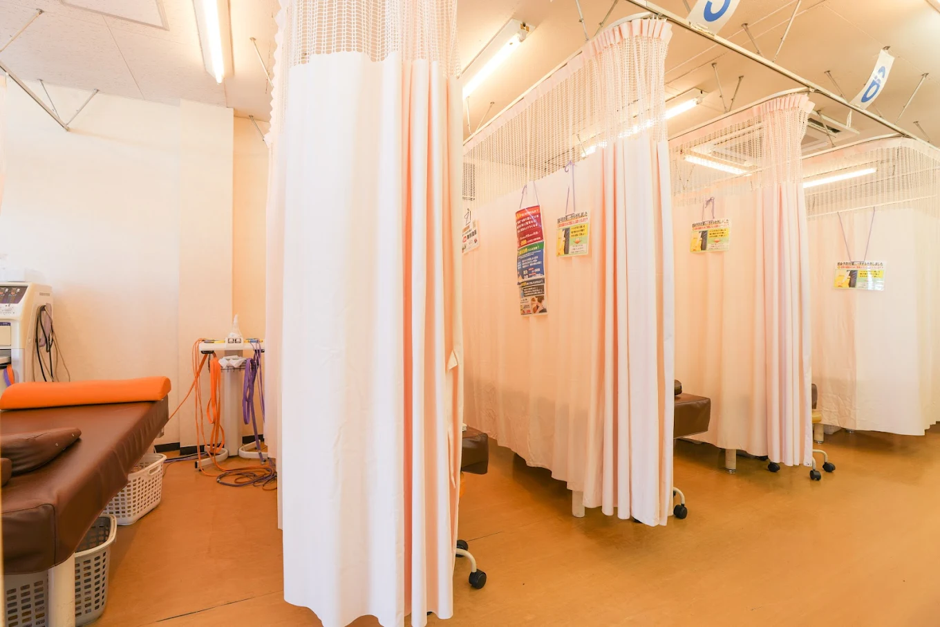 alt="埼玉で交通事故に強いはっとりはりきゅう接骨院の施術スペース