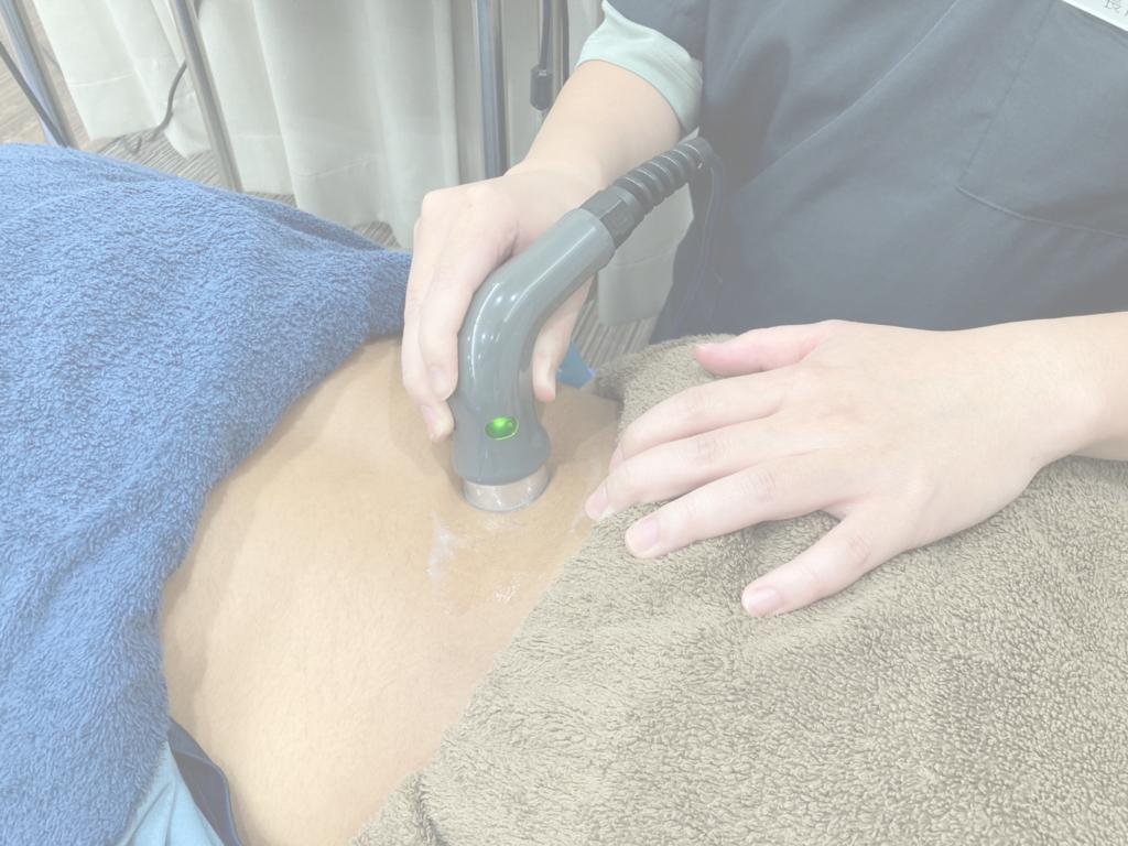 八王子 みどり堂整骨院の施術風景と機械