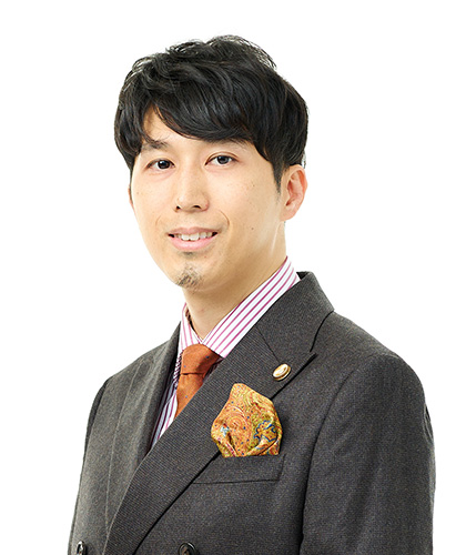alt="ネクスパート法律事務所の所長弁護士、花田弘介の顔写真"