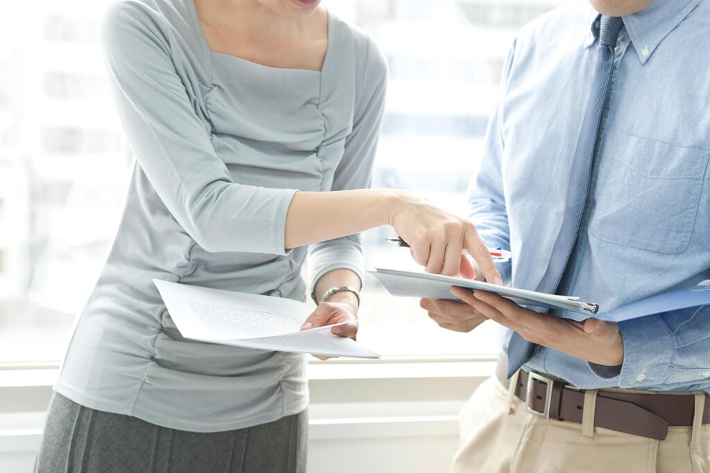 実質的経営者である取締役による会社に損害を与える行為を防止すべき監視義務を怠ったとして、取締役・監査役に商法旧266条の責任が認められたケース