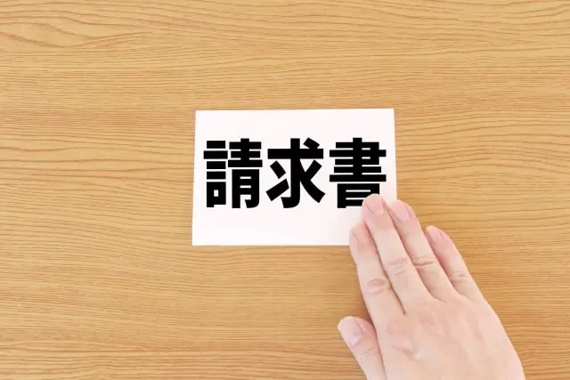 離婚の弁護士費用は誰が払うの？相手に請求することはできる？
